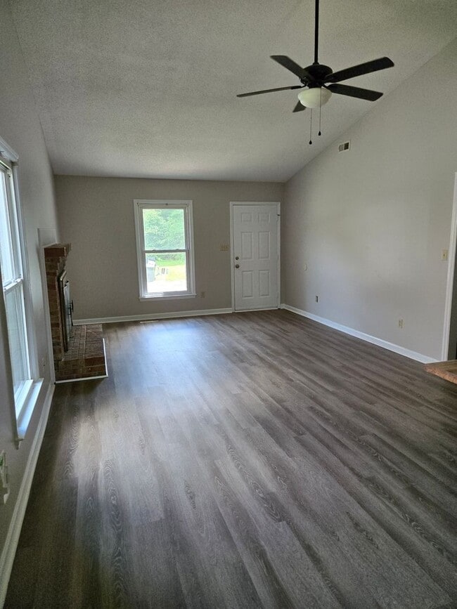 119 Windsor Ct in Jacksonville, NC - Building Photo - Building Photo