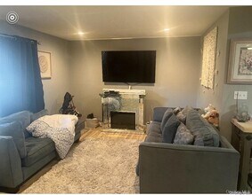 250 Feller Dr in Central Islip, NY - Building Photo - Building Photo