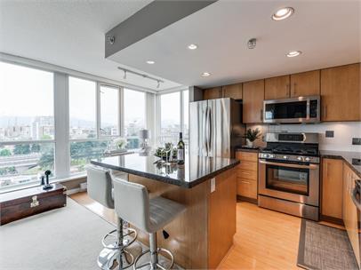 120-1120 Milross Ave in Vancouver, BC - Building Photo - Building Photo
