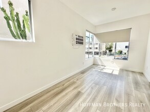 316 S Mariposa Ave in Los Angeles, CA - Foto de edificio - Building Photo