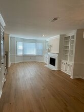 880 Lenox Oaks Cir NE in Atlanta, GA - Foto de edificio - Building Photo