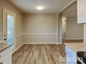 1612 Robert Rd in Columbia, TN - Foto de edificio - Building Photo