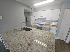 4105 Tropical Isle Blvd, Unit 223 in Kissimmee, FL - Building Photo - Building Photo