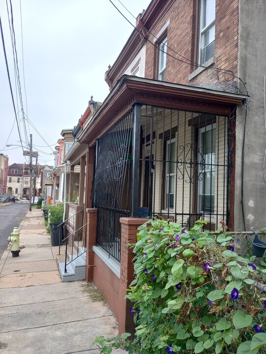 823 Howard St in Camden, NJ - Building Photo