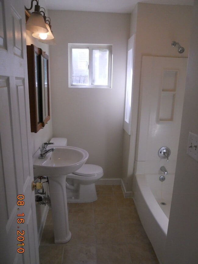 6 Woodlawn St in Crafton, PA - Building Photo - Building Photo