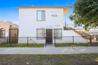 11226 S Figueroa St in Los Angeles, CA - Building Photo - Building Photo