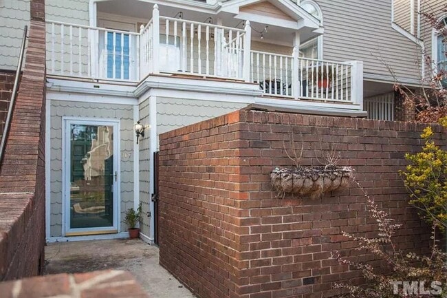 7010 Sandy Forks Rd in Raleigh, NC - Foto de edificio - Building Photo