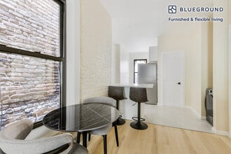 251 W 18th St in New York, NY - Building Photo - Building Photo