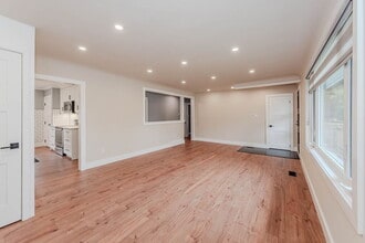 5 Cadillac Dr in Guelph, ON - Building Photo - Building Photo