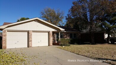 4916 58th St in Lubbock, TX - Foto de edificio - Building Photo
