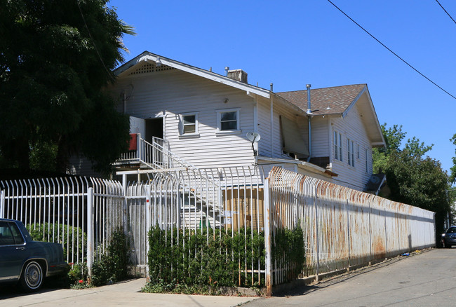 314 W 19th St in Merced, CA - Foto de edificio - Building Photo