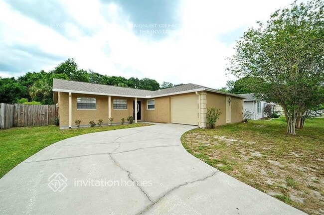 8229 Greenleaf Cir in Tampa, FL - Building Photo - Building Photo