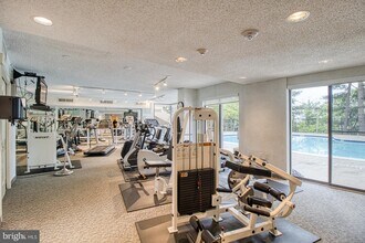 1101 S Arlington Ridge Rd, Unit 216 in Arlington, VA - Building Photo - Building Photo