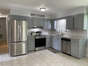 4201 Sacramento Dr in Greensboro, NC - Building Photo - Building Photo