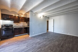 Nova Peak in Albuquerque, NM - Building Photo - Interior Photo