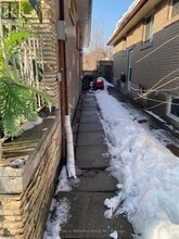 402 Brimorton Dr in Toronto, ON - Building Photo - Building Photo