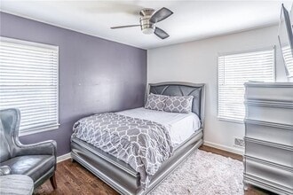 2456 Harwood Dr in East Point, GA - Foto de edificio - Building Photo