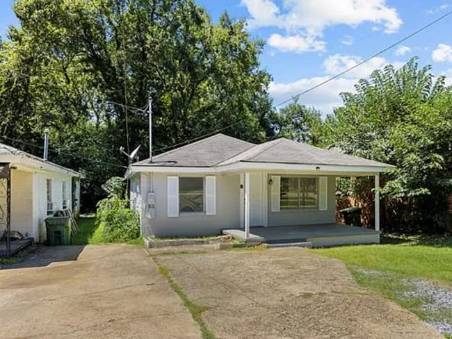 property at 1134 Oak St