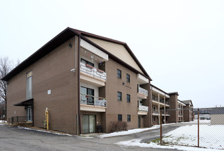 Eastview Apartments in Warren, OH - Foto de edificio - Building Photo