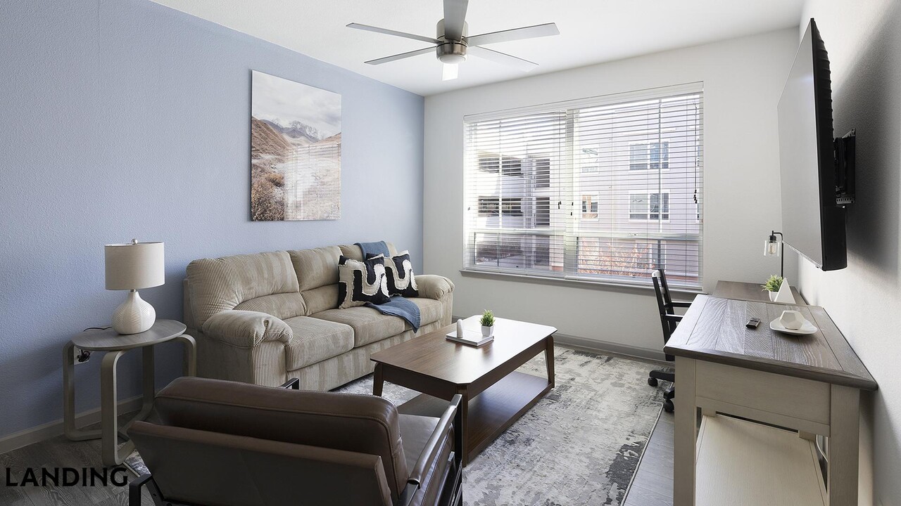 1001 S Center St in Arlington, TX - Building Photo