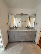 1222 S Alhambra Cir in Naples, FL - Foto de edificio - Building Photo