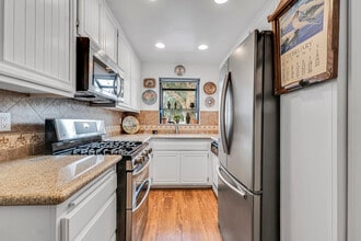 28010 Tiffany Ln, Unit 309 in Santa Clarita, CA - Foto de edificio - Building Photo