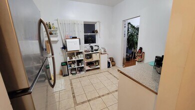 823 Anderson Ave, Unit 2 in Fort Lee, NJ - Building Photo - Building Photo