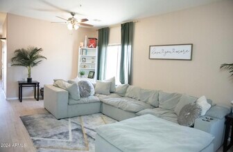 66 E Saddle Way in San Tan Valley, AZ - Building Photo - Building Photo