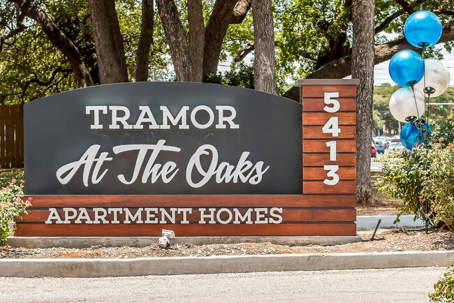 Tramor at the Oaks Apartments photo'