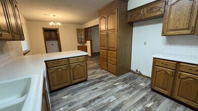 8519 S Coltrane Rd in Guthrie, OK - Building Photo - Building Photo