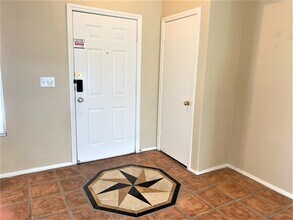 117 Windy Creek Ave in Las Vegas, NV - Building Photo - Building Photo