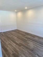 990 Helen Ave, Unit 3 in Sunnyvale, CA - Foto de edificio - Building Photo