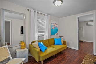 66 Knowlesway Ext-Unit -1 in Narragansett, RI - Foto de edificio - Building Photo