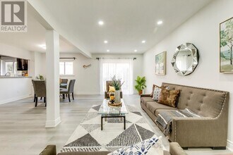 10-10 Leith Hill Rd in Toronto, ON - Building Photo - Building Photo