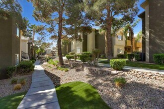 Solana Apartments in Las Vegas, NV - Building Photo - Building Photo