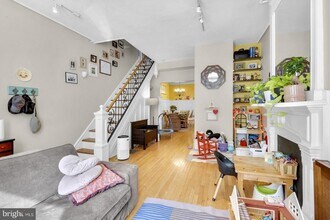 857 E Thompson St in Philadelphia, PA - Building Photo - Building Photo