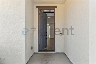 3286 Deer Oak Street in Manteca, CA - Building Photo - Building Photo