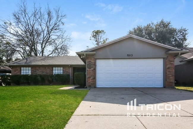property at 2813 Whitehurst Dr