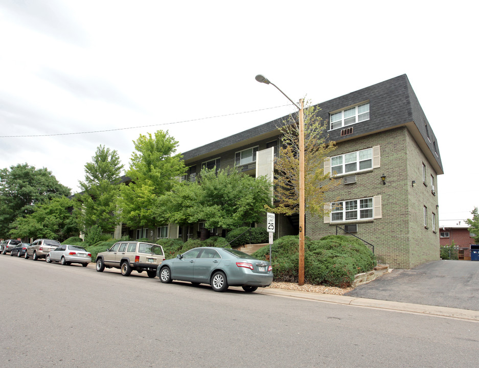 Lara Lea Apartments in Littleton, CO - Building Photo