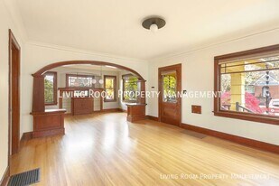 4542 SE 60th Ave in Portland, OR - Building Photo