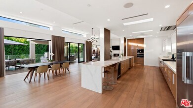 1085 Carolyn Way in Beverly Hills, CA - Building Photo - Building Photo