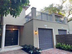 2840 Shipping Ave in Miami, FL - Building Photo - Building Photo