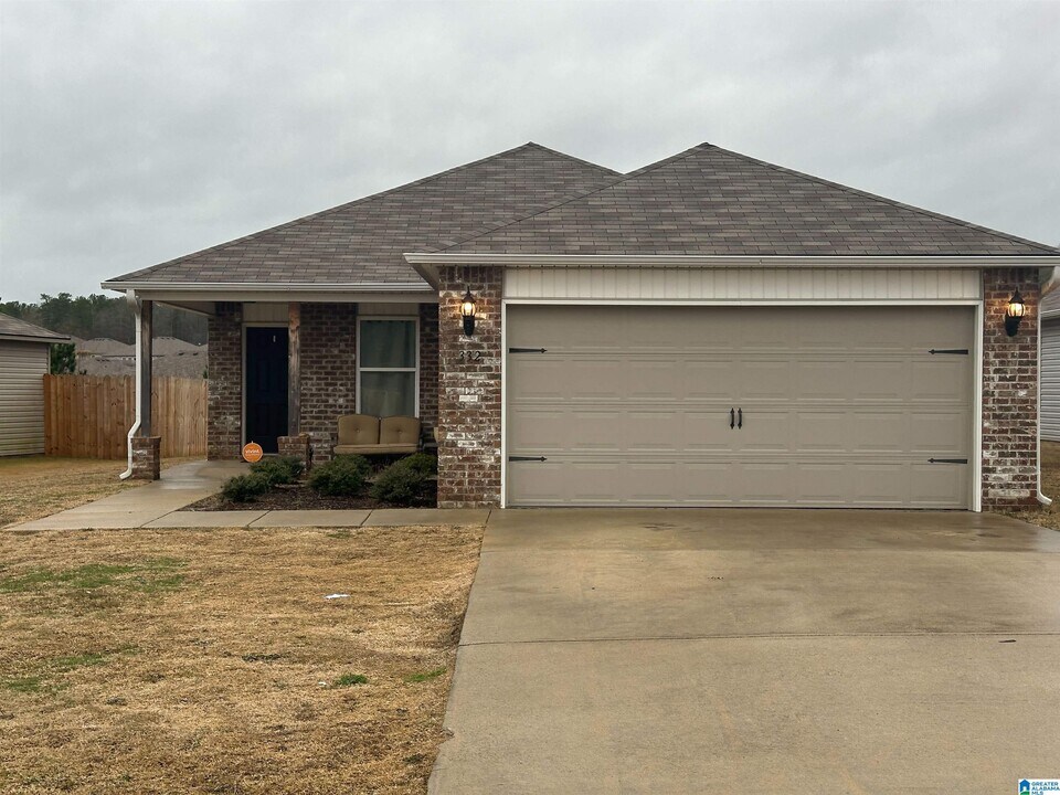 332 Hidden Ct in Montevallo, AL - Building Photo