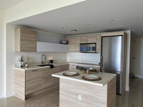 16385 Biscayne Blvd, Unit 2606 in Aventura, FL - Building Photo - Building Photo