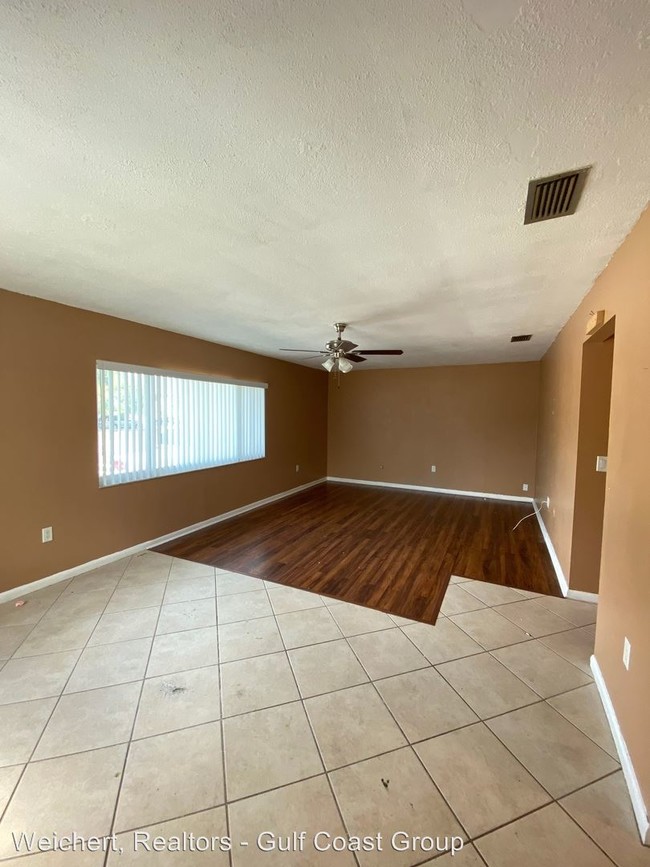 1232 SE 8th St in Cape Coral, FL - Foto de edificio - Building Photo
