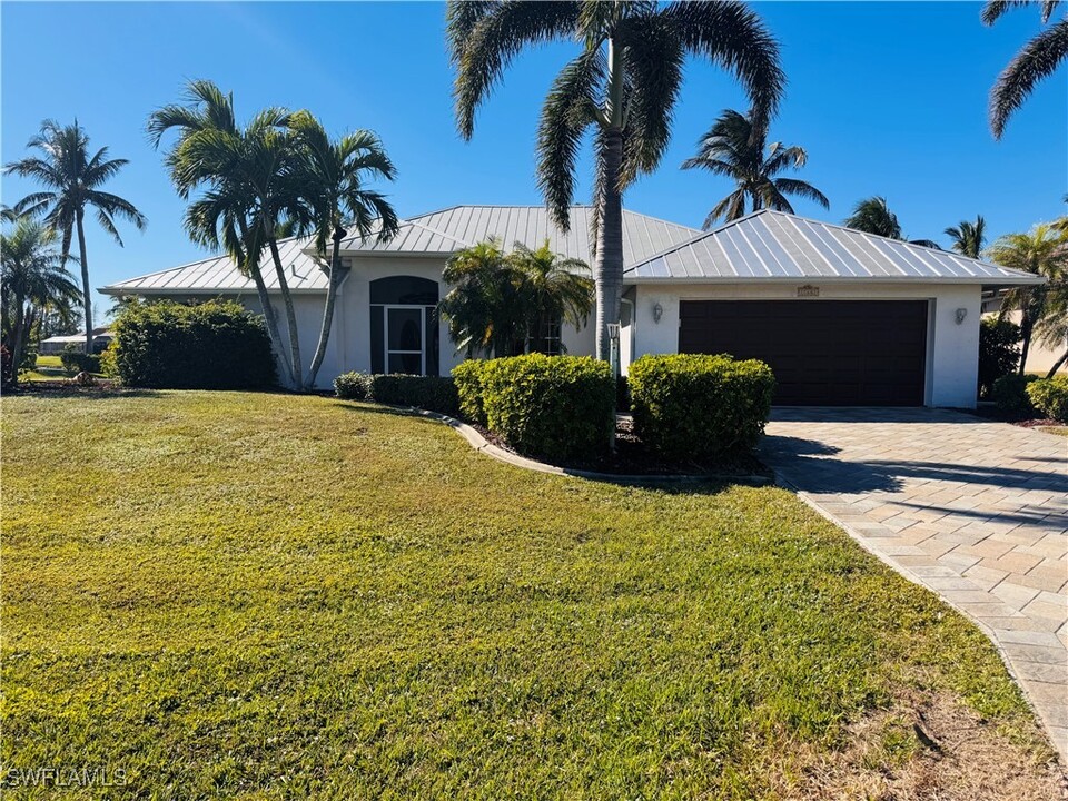 11661 Royal Tee Cir in Cape Coral, FL - Building Photo