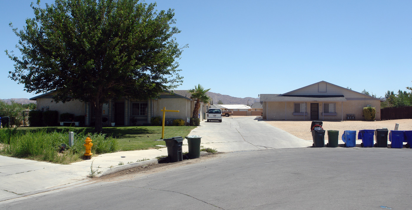 15596 Tonekai Rd in Apple Valley, CA - Building Photo