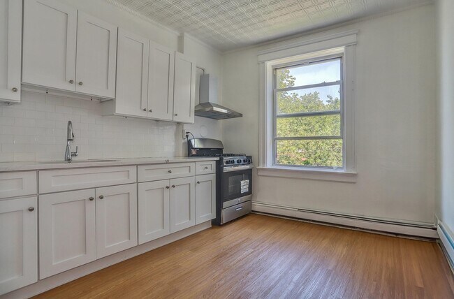 64 Liberty Pl in Weehawken, NJ - Building Photo - Building Photo