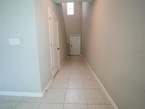 402 Royal Empress Dr in Ruskin, FL - Building Photo - Building Photo