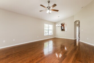 911 Seminole Sky Dr in Ruskin, FL - Building Photo - Building Photo